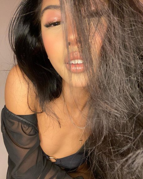 Alyanna Joelle estrella del arte foto