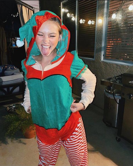 Jordyn Jones desnudos de estrellas porno fotos