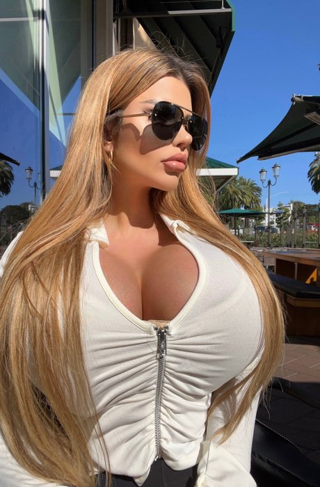 Paige British modelo superior imagen