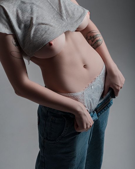 Ksenija Antropova hermosa estrella porno imágenes