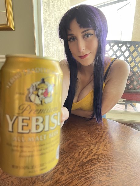 Maddie Reznor modelo desnudos archivo