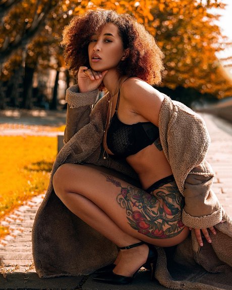 Hey Solange_ modelo desnuda galerías