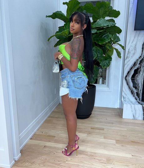 Ashley Burgos modelo agradable fotos