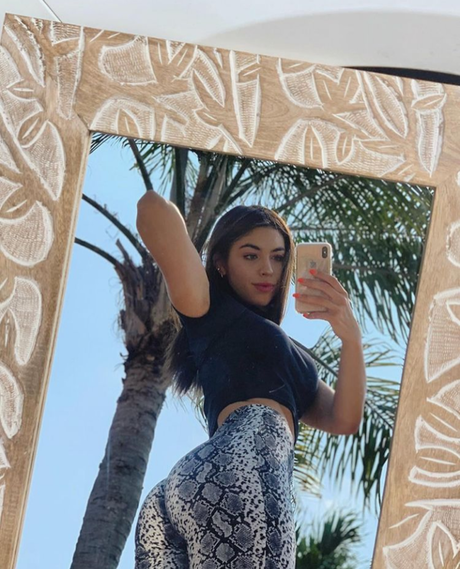 Zoey Kouskousakis_ arte modelo imágenes