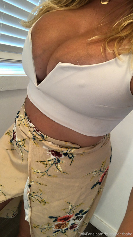 Busty actriz porno imágenes