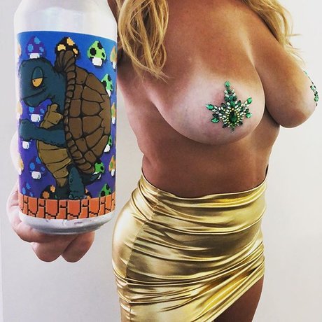 Busty estrella sexy archivo