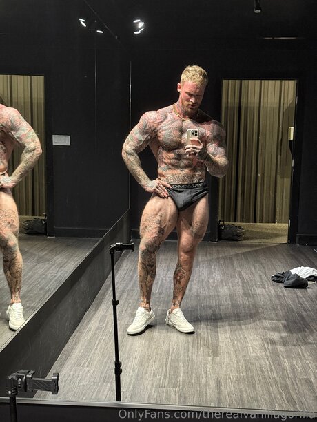 Therealvanillagorilla modelo atractivo galerías