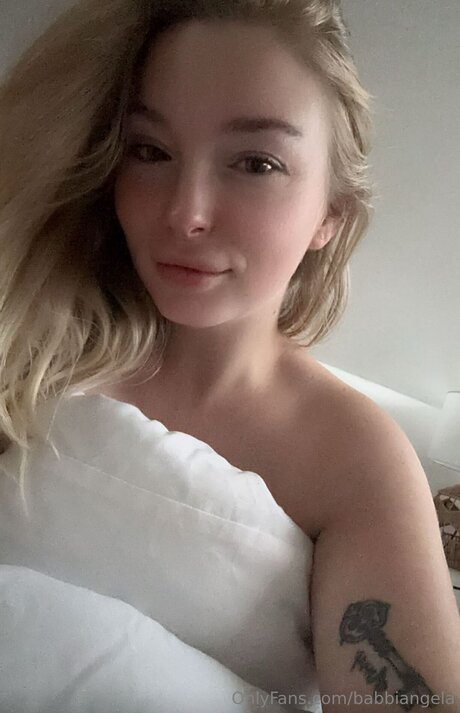 Babbiangela actriz de alta calidad foto