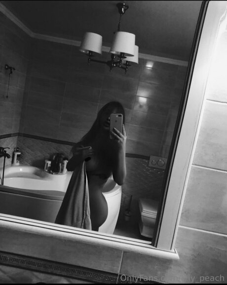 Lyly Peach modelo exclusivo imagen