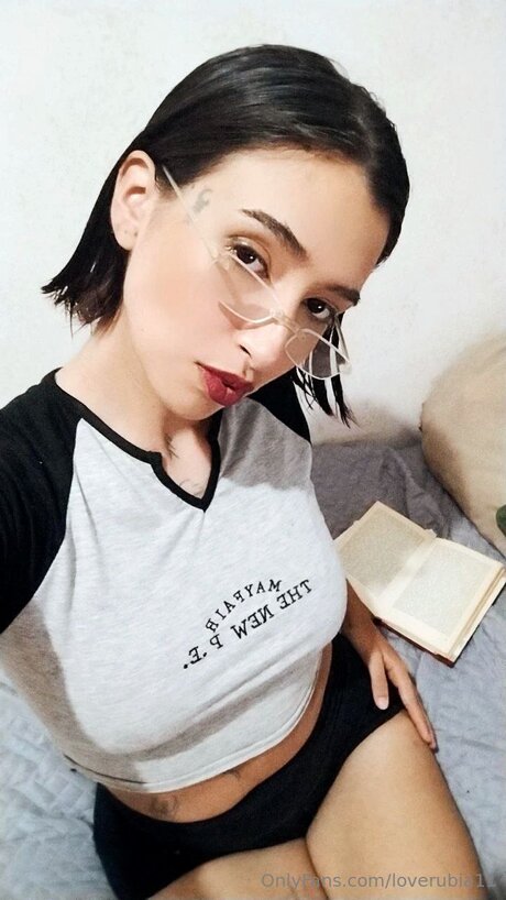 Loverubia11 hermosa modelo imagen