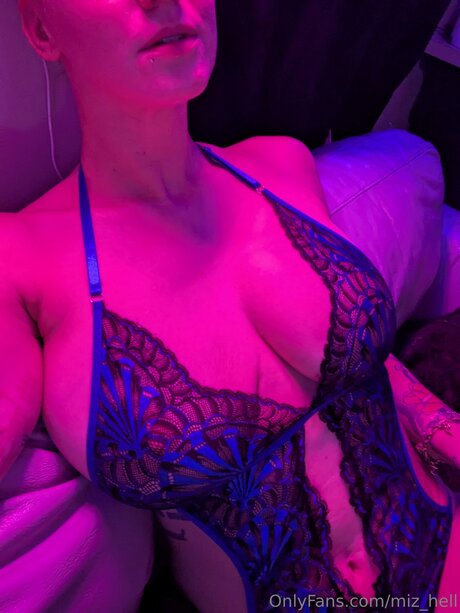 Miz Hell hermosa actriz imagen