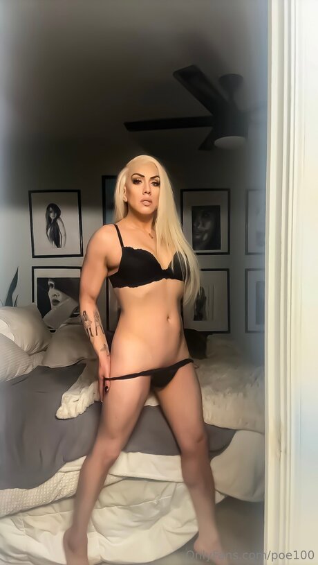 Poe100 estrella pornografica imagen