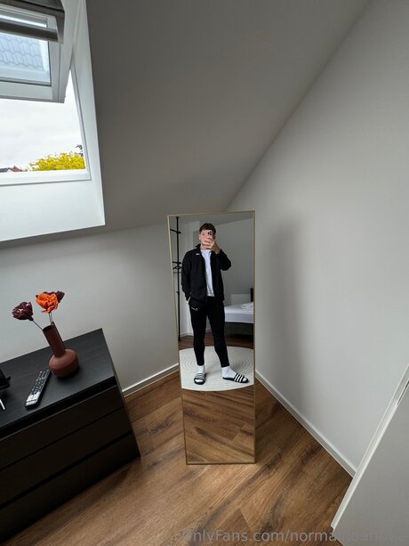 Normalnoahfree modelo de alta definición imágenes