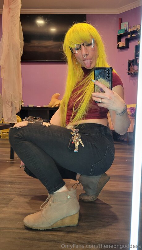 Theneongoddess modelo bonita imagen