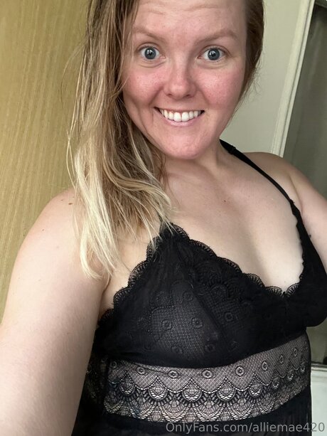 Alliemae420 actriz erótica archivo