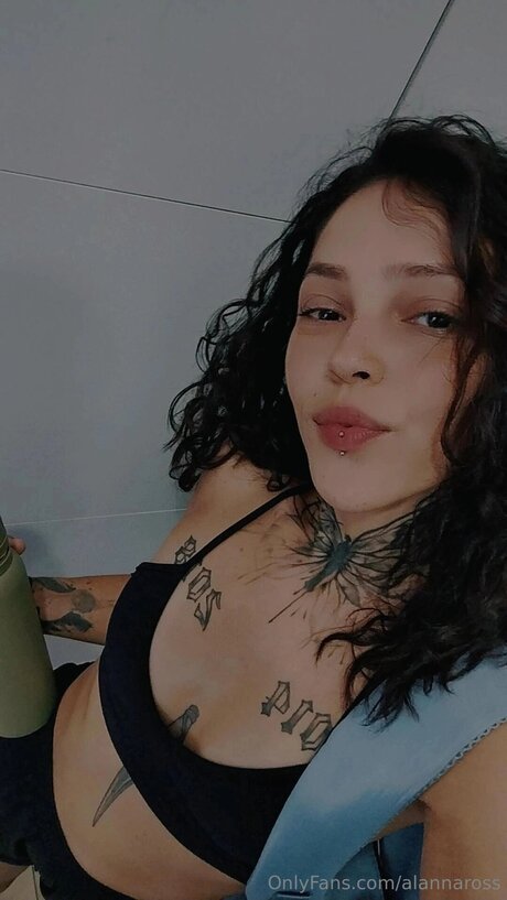 Alannaross estrella adulta imagen