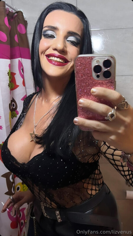 Lizvenus modelo adulto foto