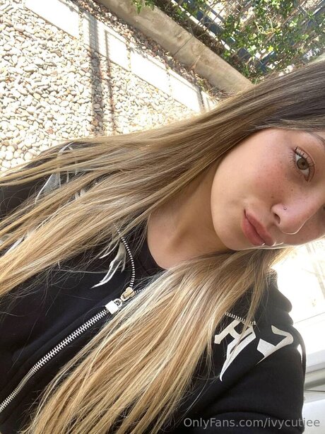 Ivycutiee modelo gratis imágenes