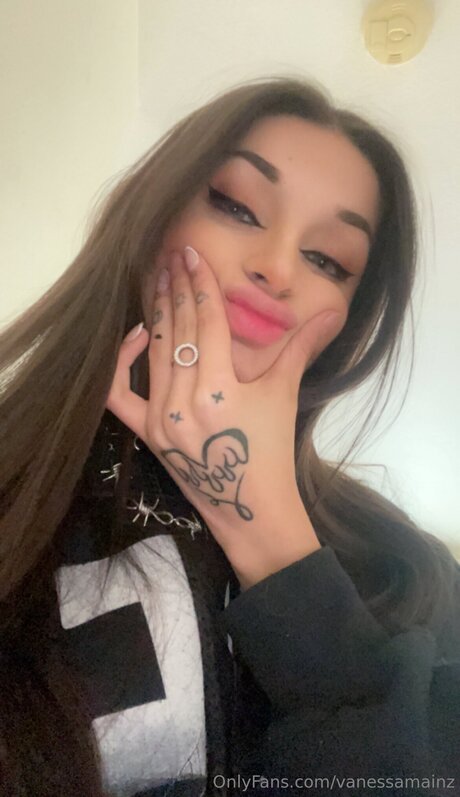 Vanessamainz estrella hermosa archivo