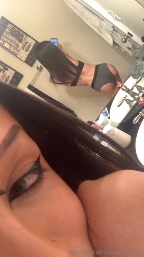 Vanessamainz estrella porno desnuda fotos