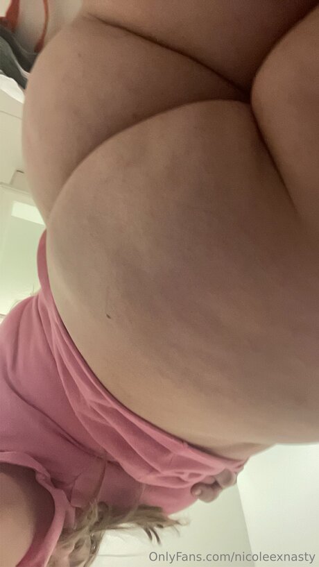 Nicoleexnasty hermosa estrella porno foto