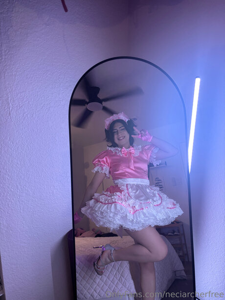 Neciarcherfree actriz desnuda archivo