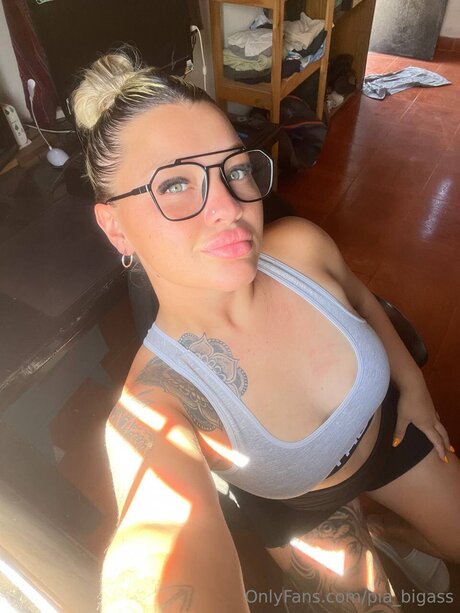 Pia Bigass xxx estrella porno fotos