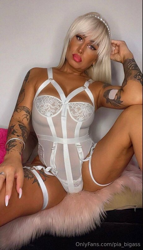 Pia Bigass estrella porno erótica foto