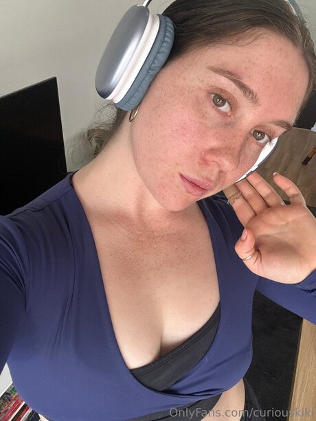 Curiouskiki modelo erótico imágenes