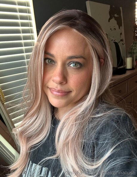 Makennalush hermosa modelo galería