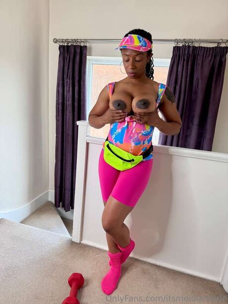 Itsmelolamarie estrella desnuda galería