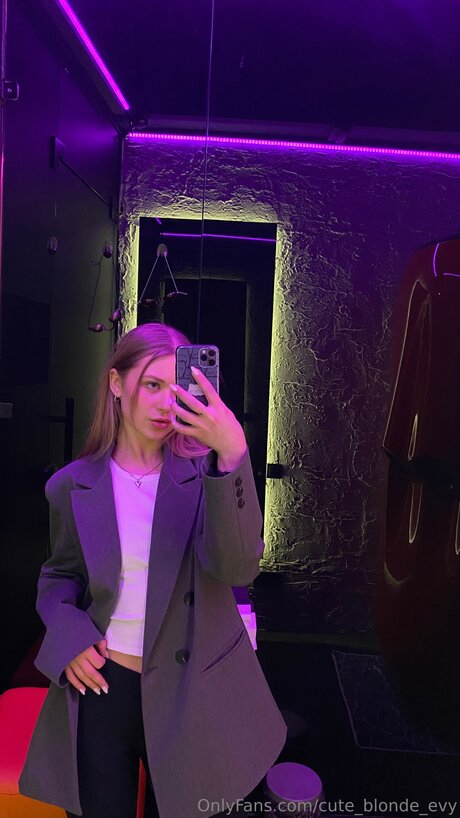 Cute Blonde Evy bonita estrella porno recopilación