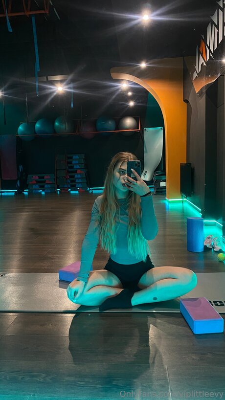 Cute Blonde Evy actriz xxx imágenes