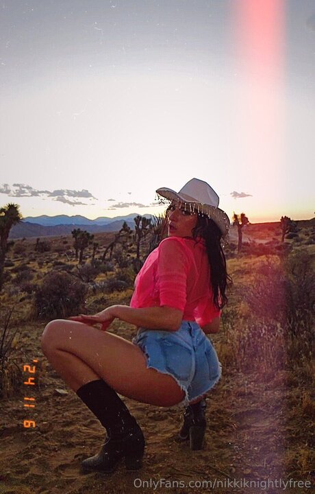 Nikkiknightlyfree estrella porno exclusiva fotos