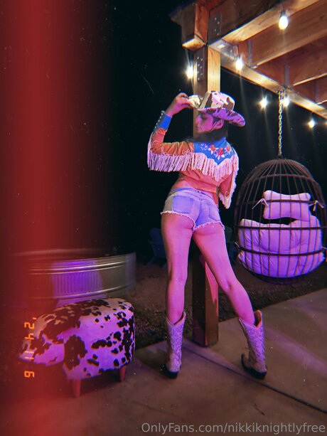 Nikkiknightlyfree bonita estrella archivo