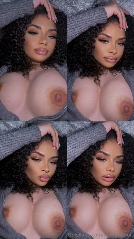 Yumithedoll estrella porno desnuda foto