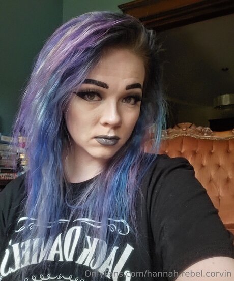 Hannah Rebel Corvin estrella superior archivo