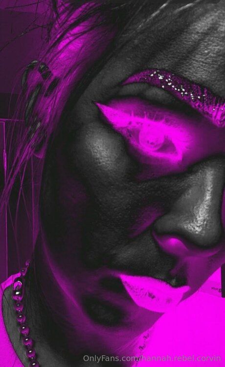 Hannah Rebel Corvin actriz atractiva galería