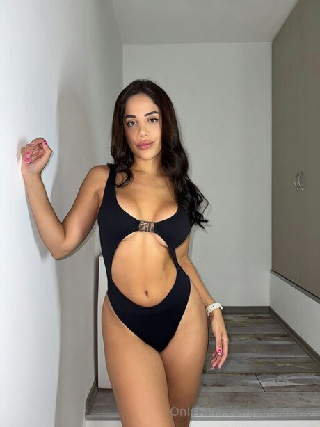 Sarapiano modelo desnuda fotos