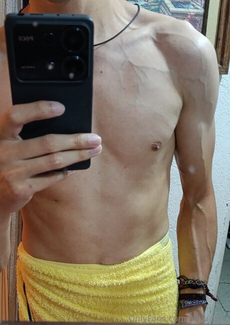 Alexrasec estrella desnuda imagen