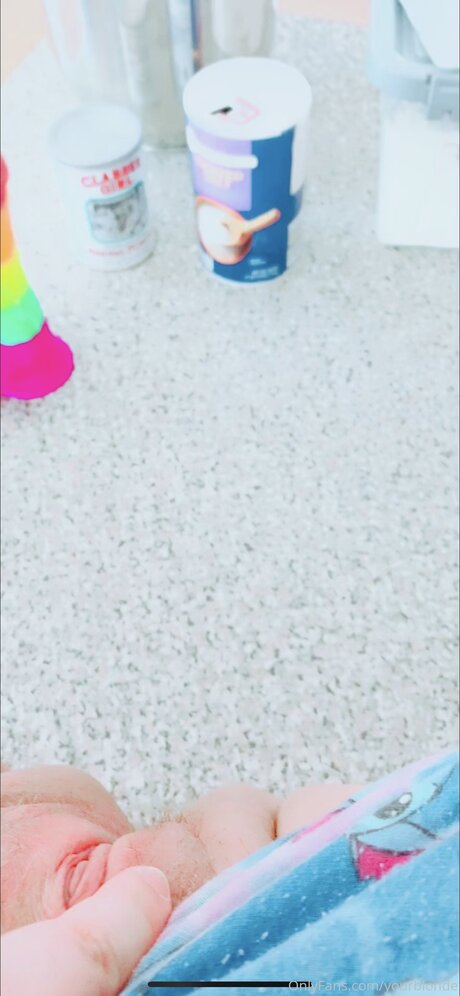 Yourblonde modelo hd galerías