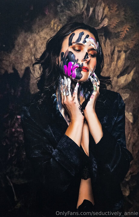 Seductively Annie modelo caliente fotos