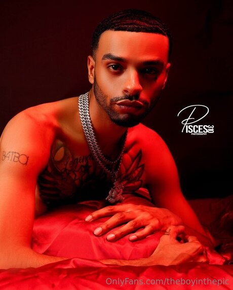 Theboyinthepic estrella caliente foto