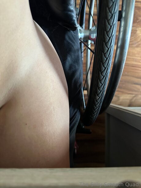 Silkysmoothquad modelo desnudos imágenes