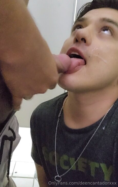 Deencantadorxxx modelo caliente archivo