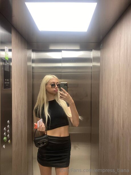 Empress Tiana modelo porno imágenes