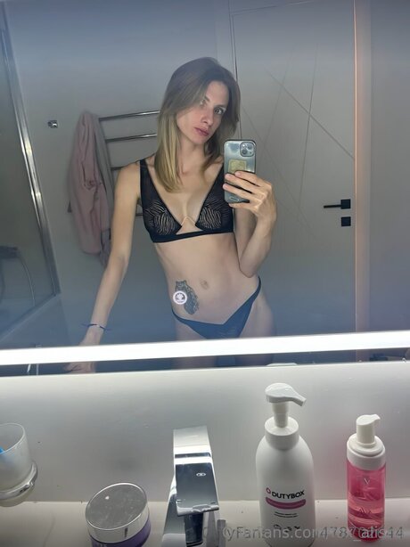 Fox Alisha modelo desnudos galería