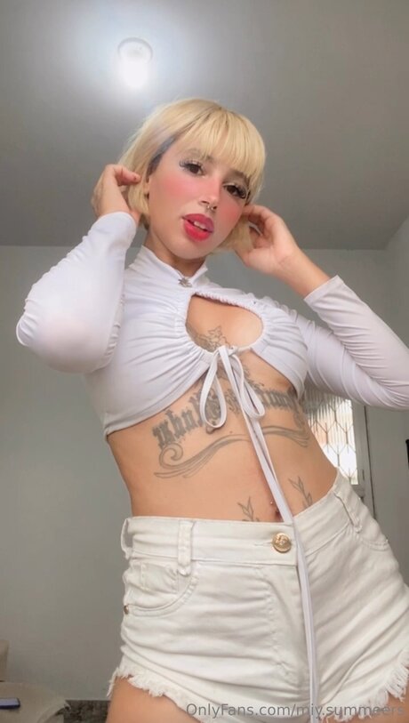 Miy Summeers modelo xxx foto