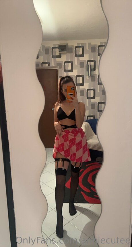 Anniecutee modelo xxx foto