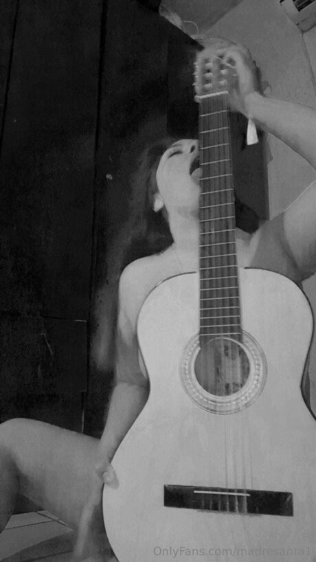 Madresanta1 hermosa modelo imagen